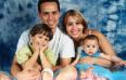 Foto de una familia: pareja y dos niños